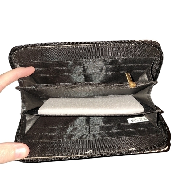 Elephant print wallet. New with tags - Picture 3 of 5